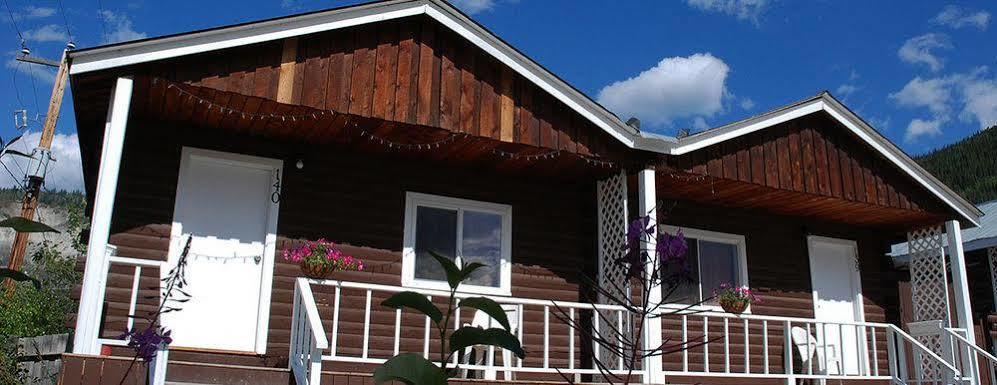 Triple J Hotel Dawson City Exterior foto
